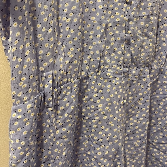 Rails Lavender Floral V-Neck romper - medium - lightweight - pockets - Picture 3 of 7